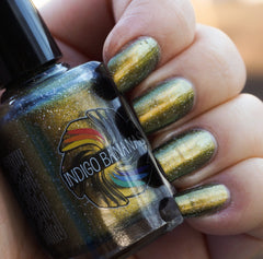 Center of the Maze - gold multichrome linear holographic w/ flakies